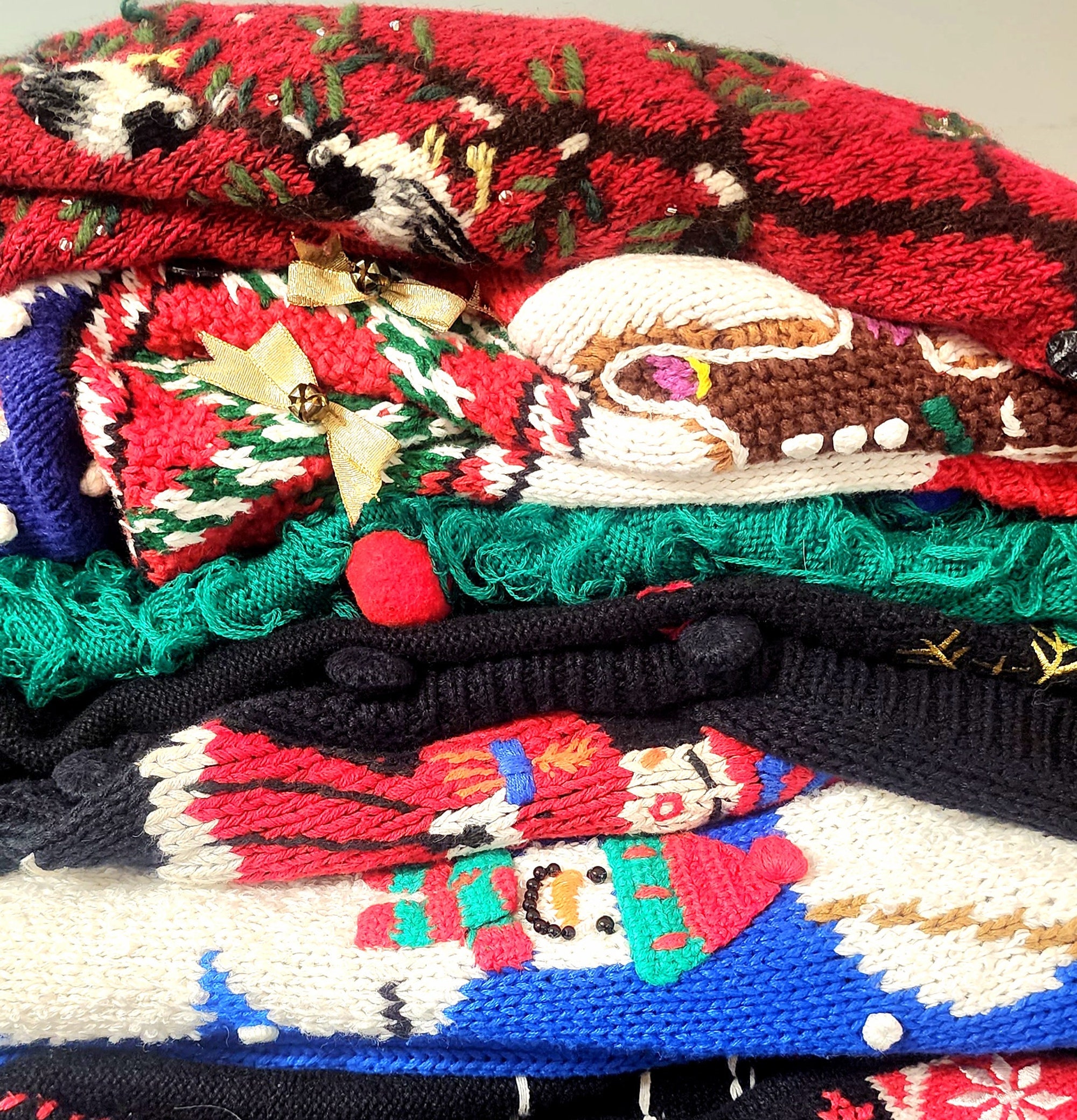 U Pick! Size M/L Ugly Christmas sweaters 90s Beaded Santa Snowman Poinsettia Tree Elf Snow Flake Novelty print 1990s