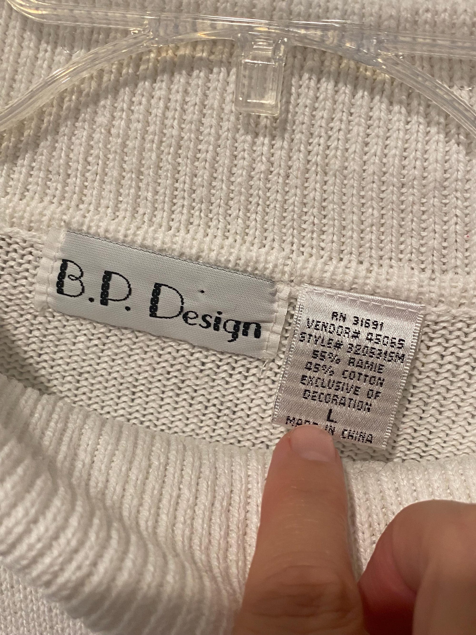 il_2000xN.6202442897_ajmt.jpg vintage white and gold Christmas sweater