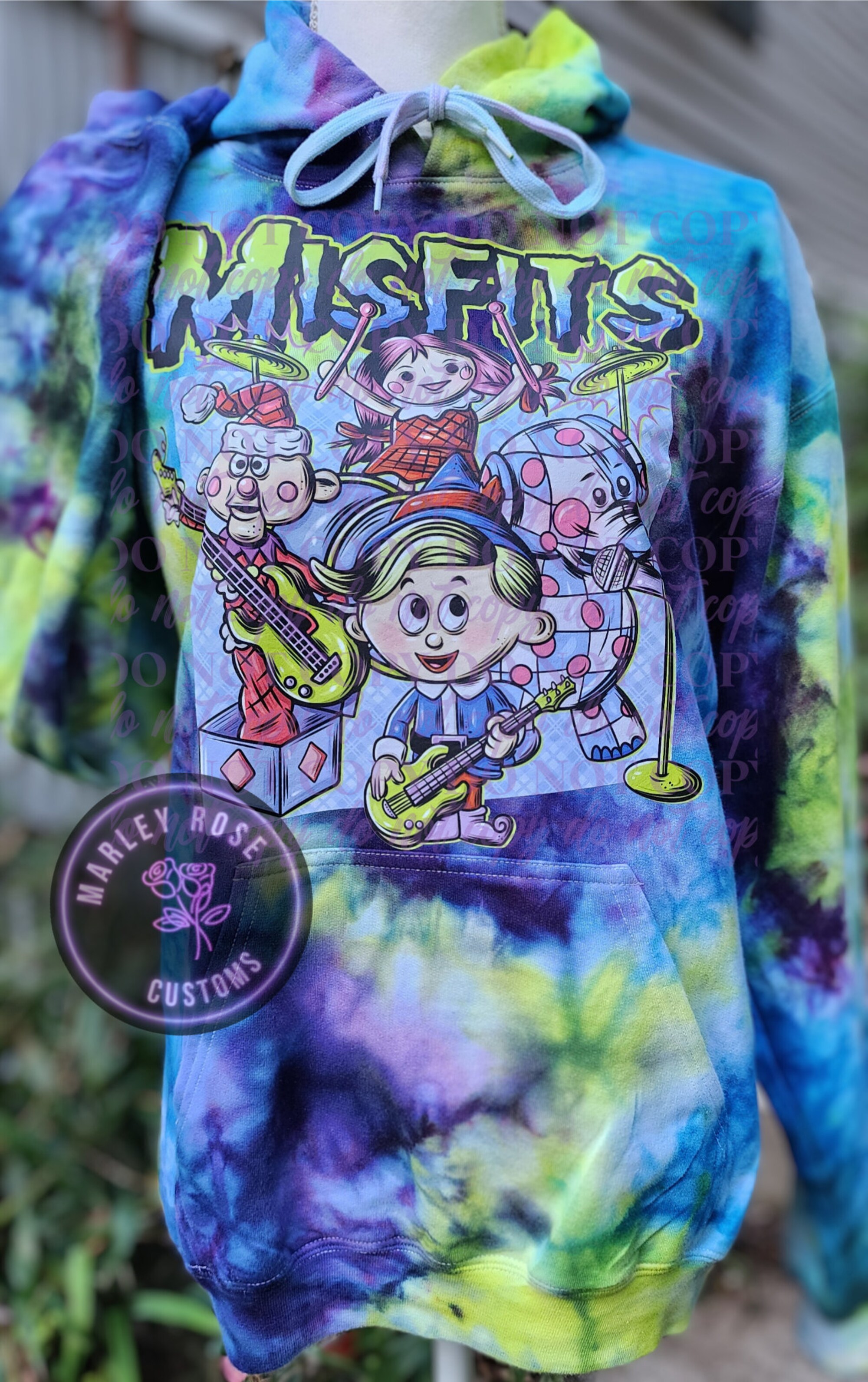 Christmas Tie Dye Sweatshirt, Misfit Toys Christmas Shirt, A Bit Of A Misfit Shirt, Christmas Sweatshirt, Vintage Christmas, Tie Dye hoodie