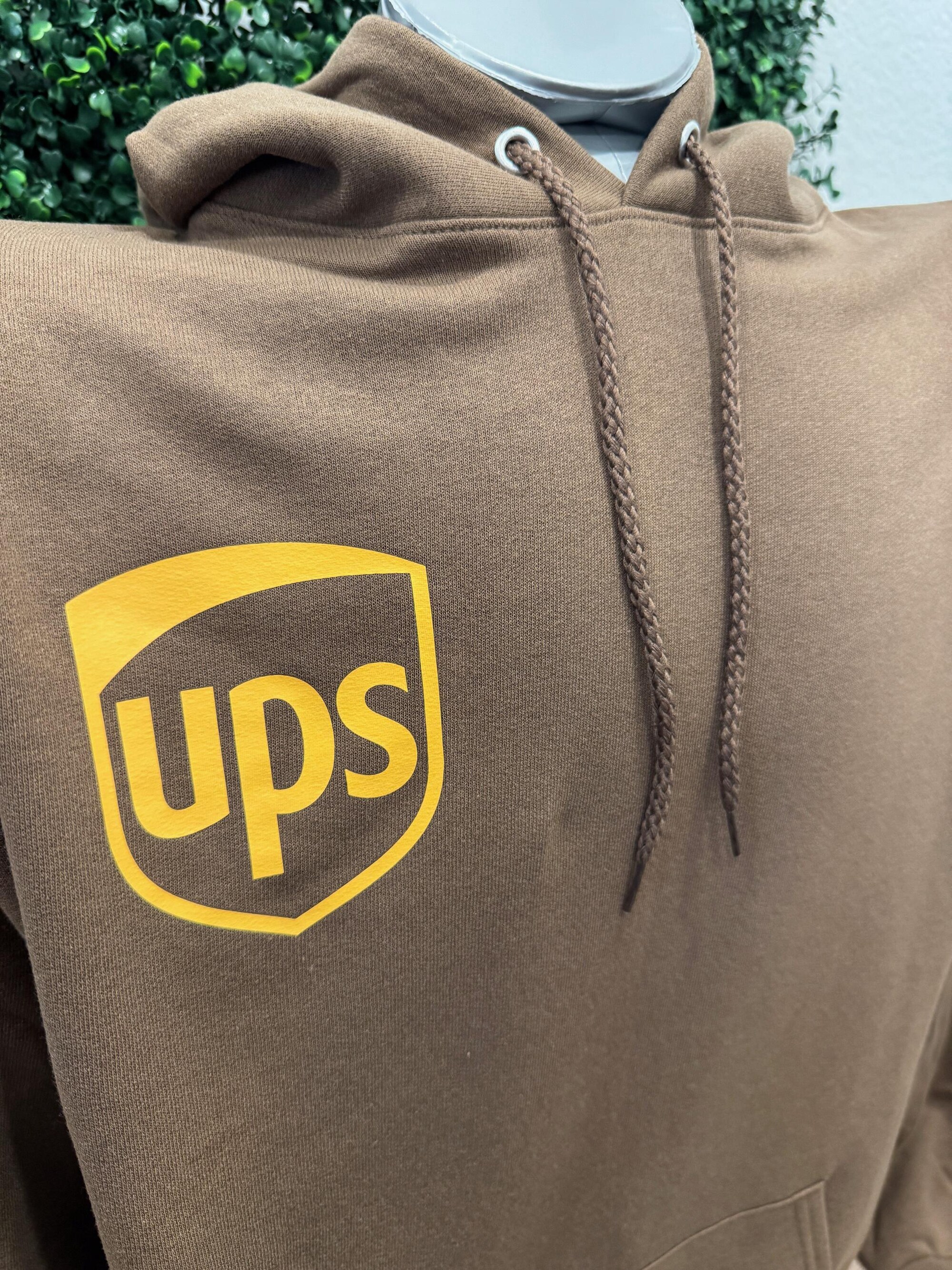 il_2000xN.6438313634_hewp.jpg UPS Brown Parcel Service Screen Printed Midweight Hoodie Hooded Sweatshirt