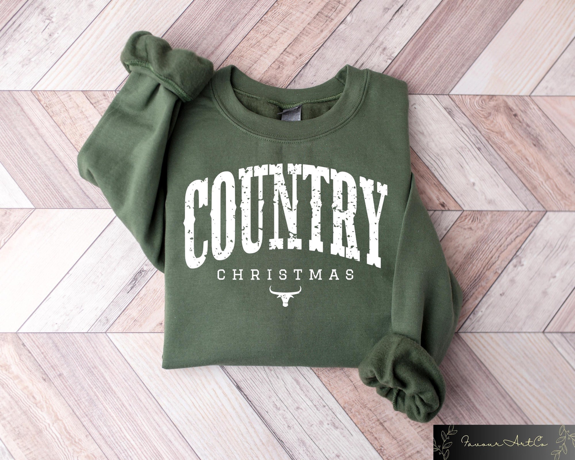 Country Christmas Sweatshirt, Western Holiday Shirt, Howdy Christmas Tee, Country Xmas Crewneck, Cowgirl Christmas Top, Festive Xmas Tee