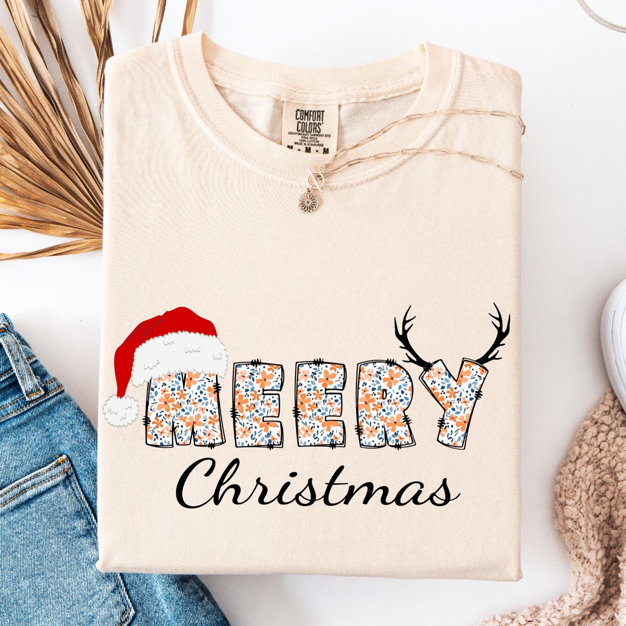 Merry Christmas Comfort Shirt,Retro Women’s Holiday Shirt,Trendy Xmas Tshirt,Winter Gift Shirt for Her,