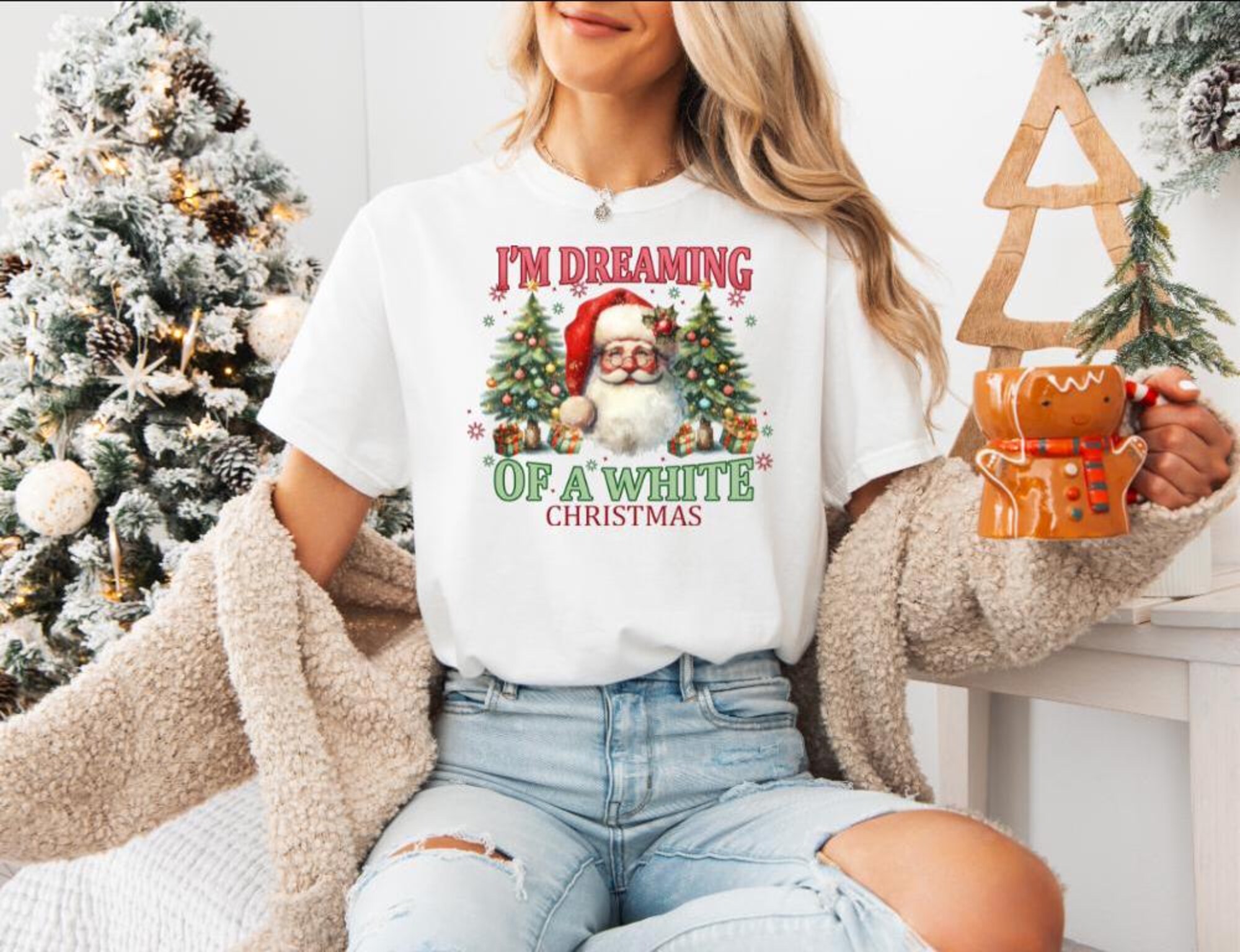 Retro Santa Christmas Tee Sweatshirt | Cozy Vintage Holiday Shirt | Dreaming of White Christmas | Unisex Cute Winter Gift | Xmas Fashion